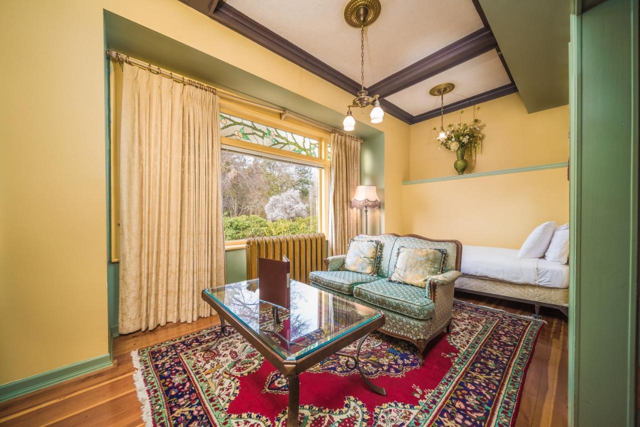 Dashwood Manor Seaside Bed & Breakfast Victoria Exterior foto