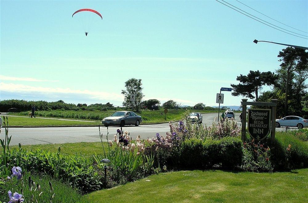 Dashwood Manor Seaside Bed & Breakfast Victoria Exterior foto