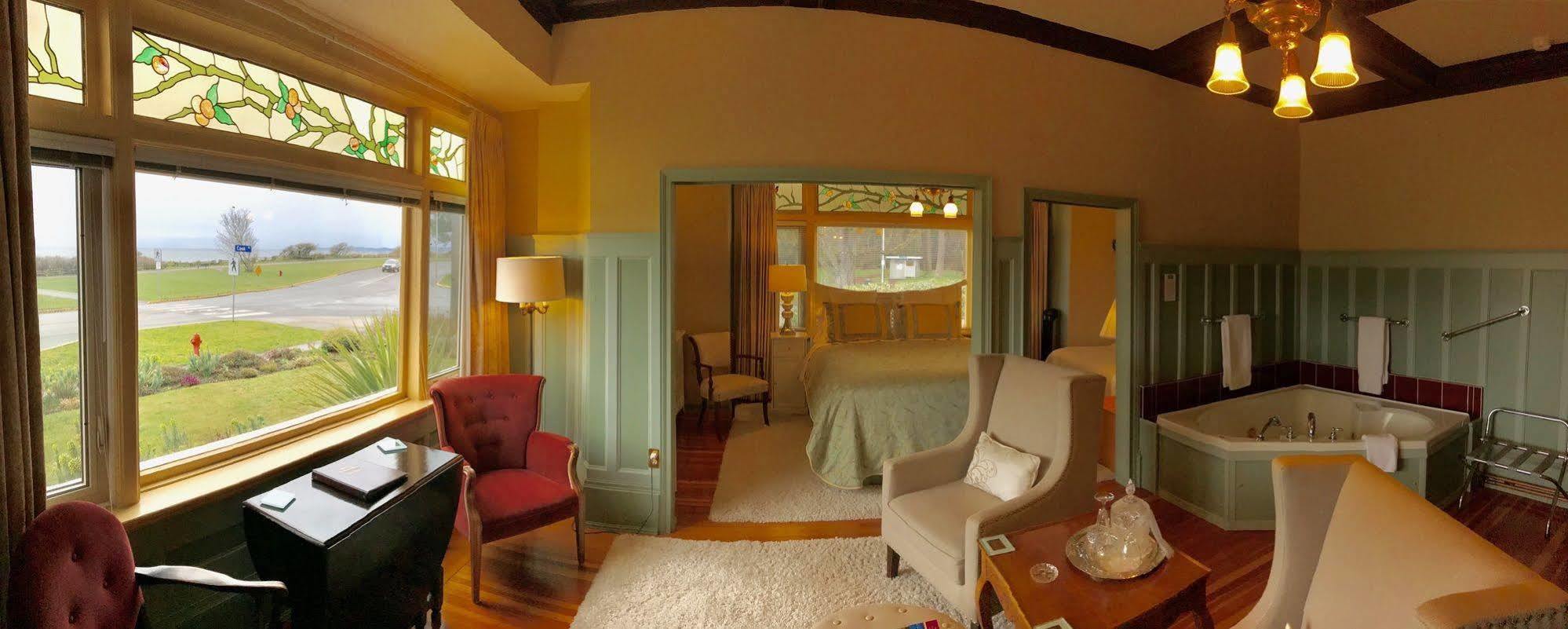 Dashwood Manor Seaside Bed & Breakfast Victoria Exterior foto