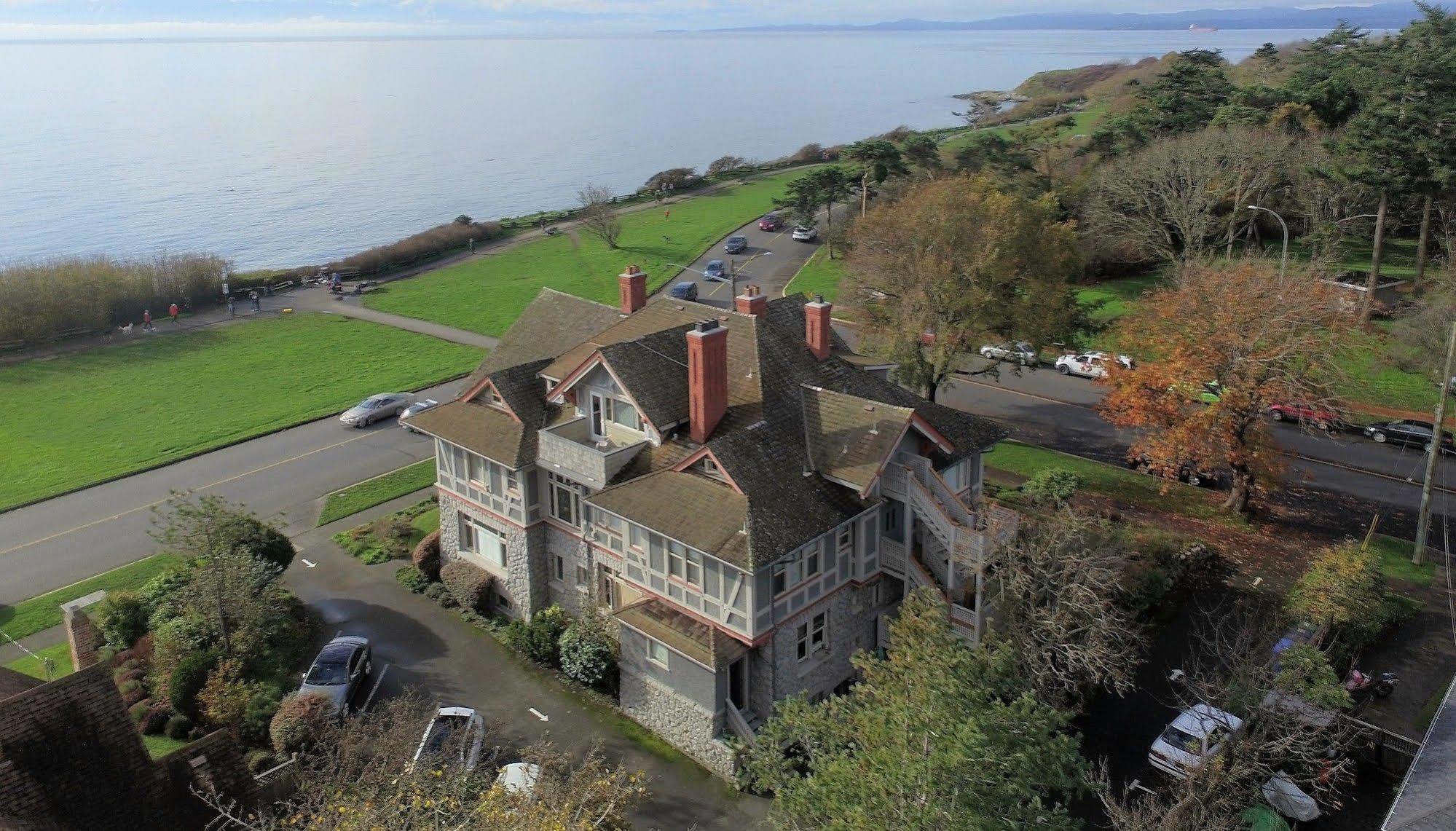 Dashwood Manor Seaside Bed & Breakfast Victoria Exterior foto